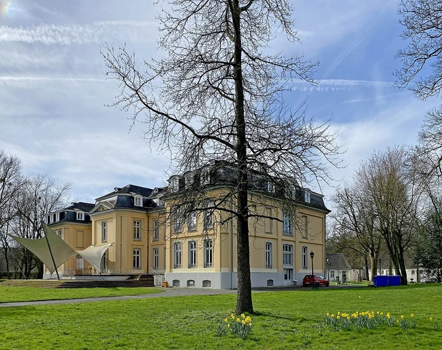 Schloss Morsbroich mit Park in Leverkusen