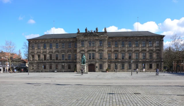 Schlossplatz mit Markgräflichem Schloss in Erlangen