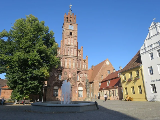 Altstädtischer Markt mit Rathaus und Roland in Brandenburg an der Havel