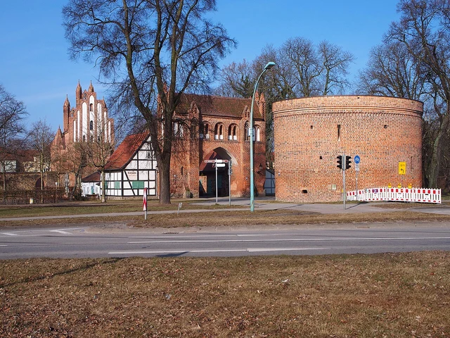Historisches Friedländer Tor aus Backstein in Neubrandenburg